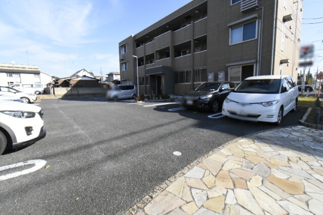 ��ʌ��������܎s�k��g�쒬�P���ڂ̃A�p�[�g�̒��ԏ�