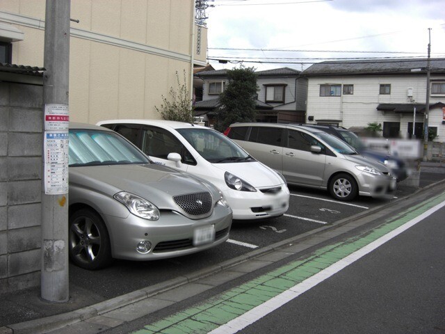 ��ʌ��������܎s�����扺�����Q���ڂ̃A�p�[�g�̒��ԏ�