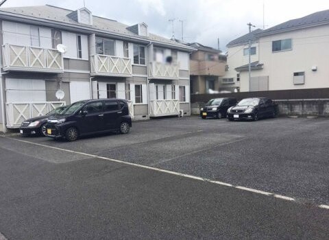 ��ʌ��������܎s��΋�{���Q���ڂ̃A�p�[�g�̒��ԏ�