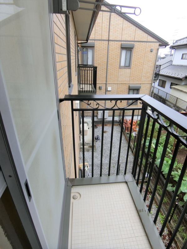 ��ʌ�����s�厚���Ԃ̃A�p�[�g�̃o���R�j�[