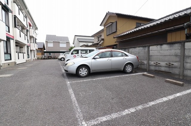 ��ʌ��������܎s������{�����Q���ڂ̃A�p�[�g�̒��ԏ�