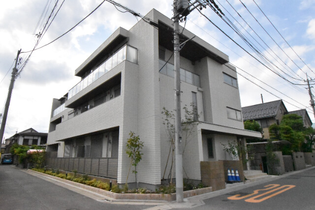 ��ʌ��������܎s������{�����P���ڂ̃}���V�����̌����O��