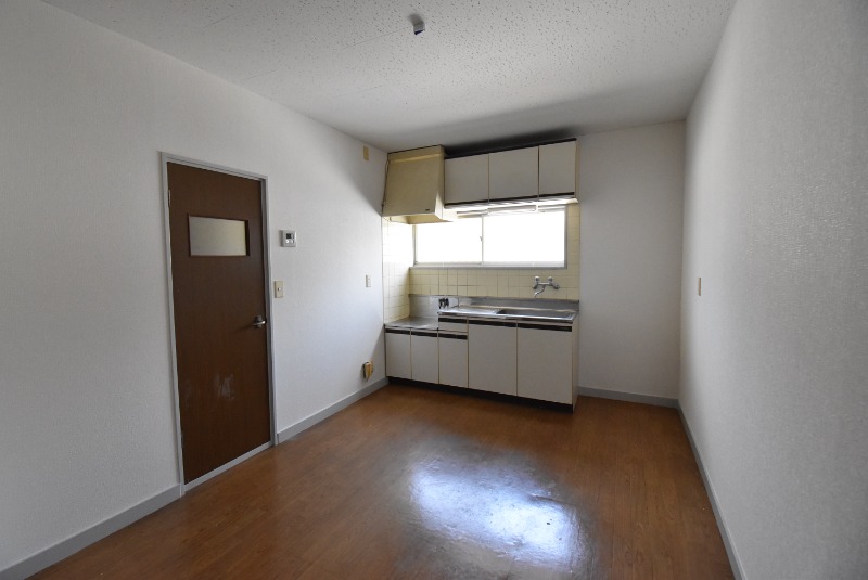 ��ʌ�����s�˒˂T���ڂ̃A�p�[�g�̋��ԁE���r���O