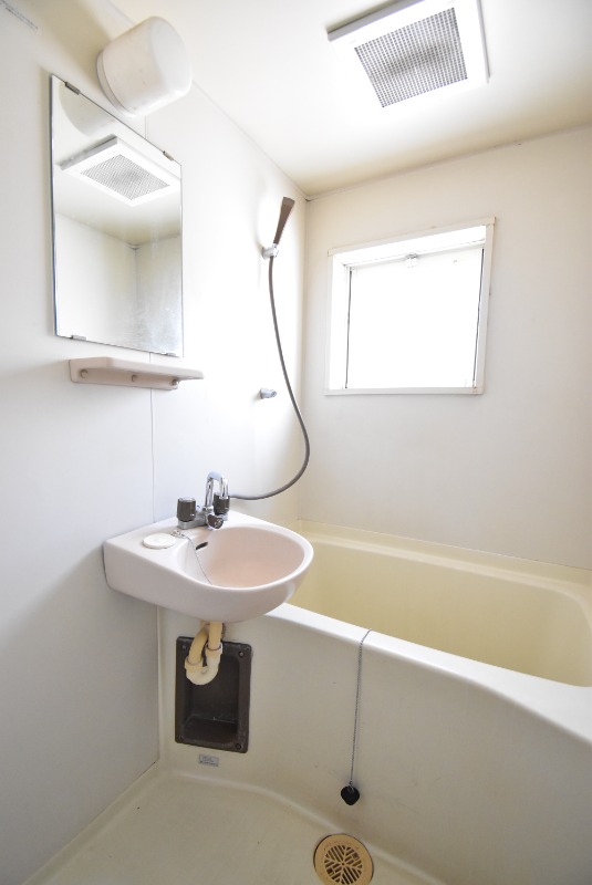 ��ʌ�����s�˒˂T���ڂ̃A�p�[�g�̃o�X