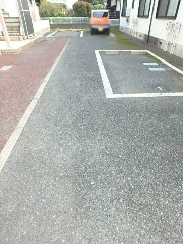 ��ʌ��������܎s��{��O���P���ڂ̃A�p�[�g�̒��ԏ�