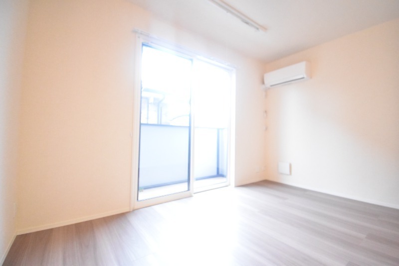 ��ʌ��������܎s�����攪���q�Q���ڂ̃A�p�[�g�̋��ԁE���r���O