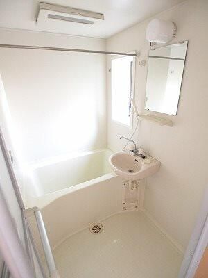 ��ʌ�����s������S���ڂ̃A�p�[�g�̃o�X