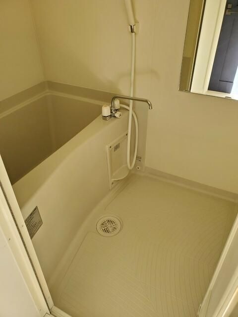 ��ʌ��t�����s���g�c�̃A�p�[�g�̃o�X