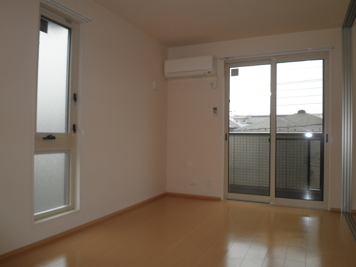 ��ʌ��������܎s�k����i���Q���ڂ̃A�p�[�g�̋��ԁE���r���O