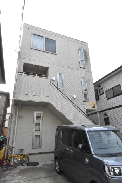 ��ʌ�����s������S���ڂ̃A�p�[�g�̒��ԏ�