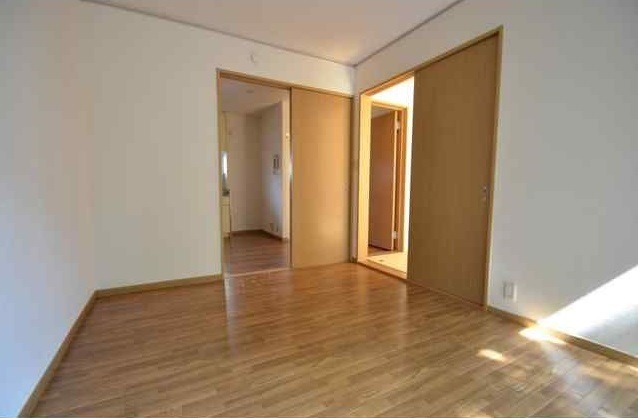 ��ʌ��������܎s����厚�_�c�̃A�p�[�g�̋��ԁE���r���O