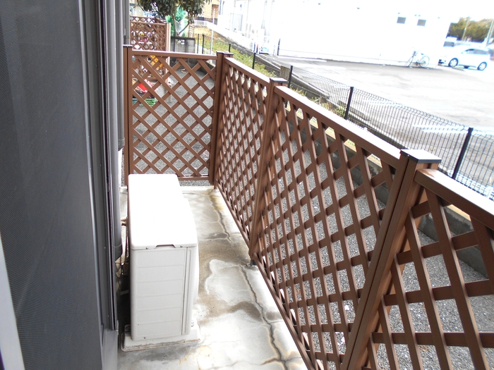 ��ʌ��t�����s���x�̃A�p�[�g�̃o���R�j�[