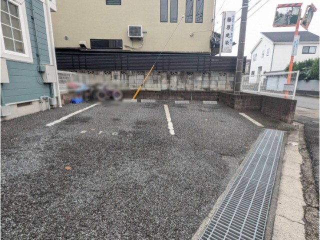 ��ʌ��@�c�s�Β��P���ڂ̃A�p�[�g�̒��ԏ�