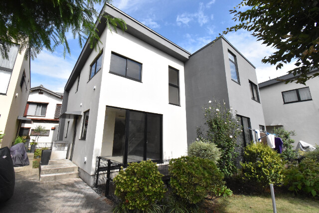 ��ʌ�����s�����Q����20-14�̃e���X�n�E�X�̌����O��