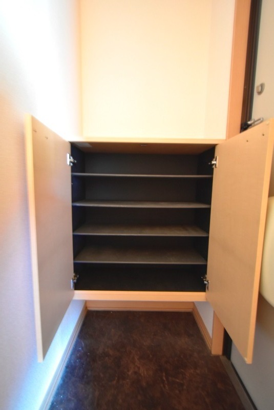 ��ʌ�����s�㕽�����P���ڂ̃A�p�[�g�̌���