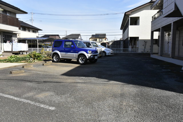 ��ʌ�����s�����Q���ڂ̃}���V�����̒��ԏ�