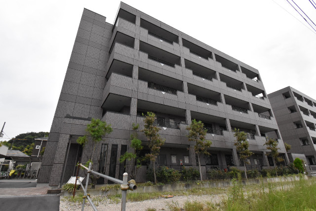 ��ʌ�����s�厚������̃}���V�����̃G���g�����X