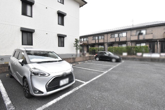 ��ʌ��z�J�s���z�J�Q���ڂ̃A�p�[�g�̒��ԏ�