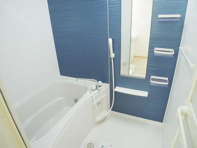 ��ʌ��k�����S�ɓޒ��w���R���ڂ̃A�p�[�g�̃o�X