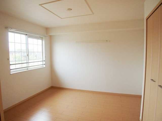 ��ʌ��k�����S�ɓޒ��w���R���ڂ̃A�p�[�g�̂��̑������E�X�y�[�X