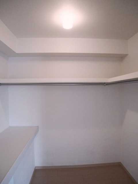 ��ʌ��k�����S�ɓޒ��w���R���ڂ̃A�p�[�g�̎��[