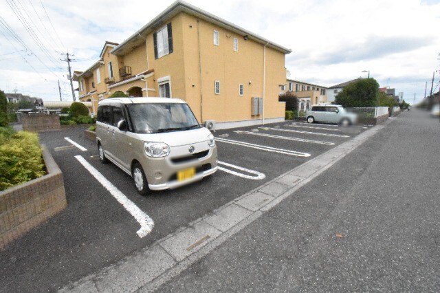 ��ʌ��k�����S�ɓޒ��w���R���ڂ̃A�p�[�g�̒��ԏ�