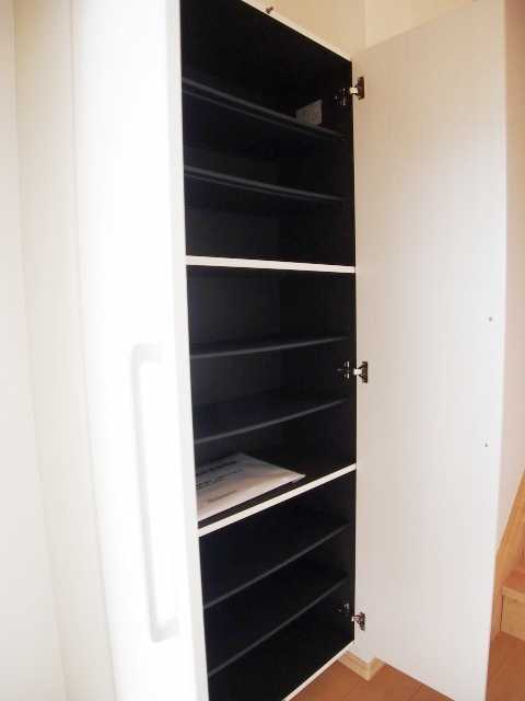 ��ʌ��k�����S�ɓޒ��w���R���ڂ̃A�p�[�g�̌���