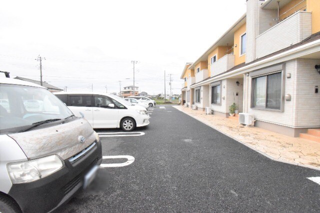 ��ʌ��z�J�s���͒��T���ڂ̃A�p�[�g�̒��ԏ�