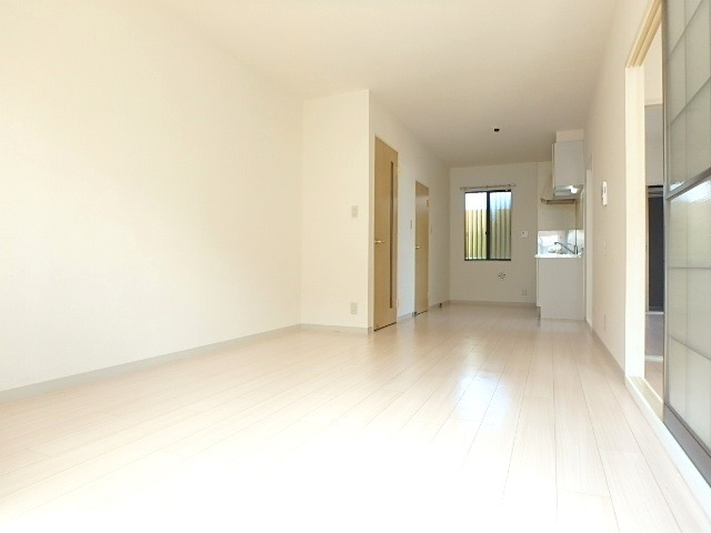 ��ʌ��������܎s�������a�c���Q���ڂ̃A�p�[�g�̋��ԁE���r���O