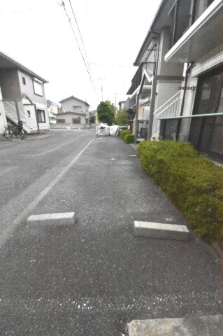 ��ʌ��������܎s�������a�c���Q���ڂ̃A�p�[�g�̒��ԏ�