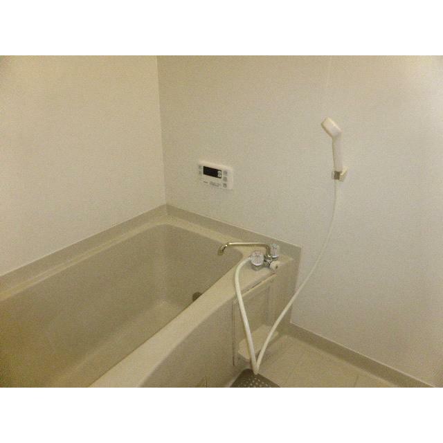 ��ʌ�����s�{���U���ڂ̃A�p�[�g�̃o�X