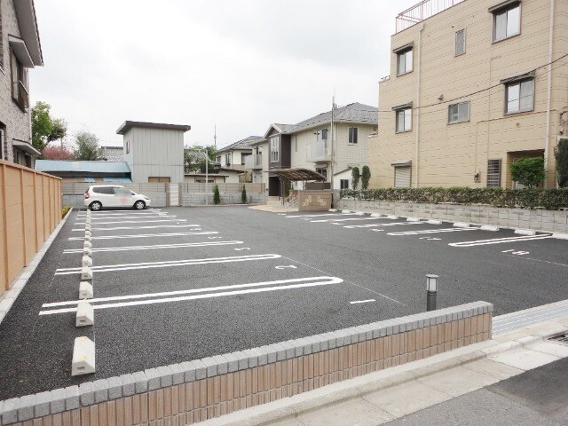 ��ʌ��������܎s��{��听���Q���ڂ̃A�p�[�g�̒��ԏ�