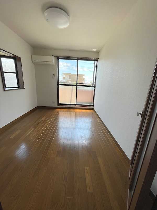 ��ʌ��������܎s��΋���Q���ڂ̃A�p�[�g�̋��ԁE���r���O