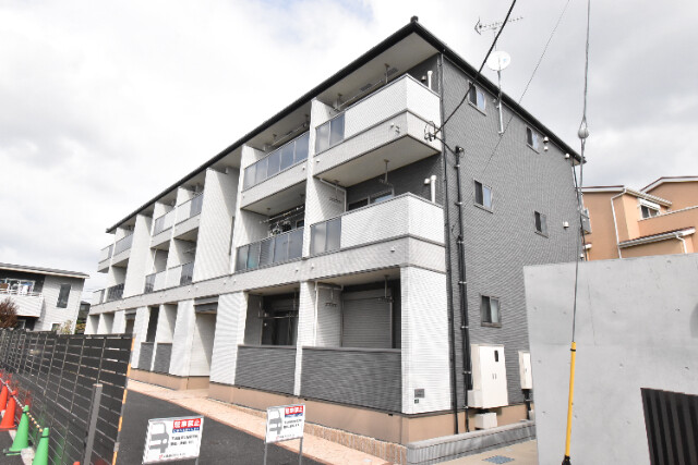 ��ʌ�����s�����R���ڂ̃A�p�[�g�̌����O��