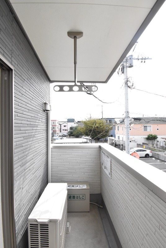 ��ʌ�����s�����R���ڂ̃A�p�[�g�̃o���R�j�[