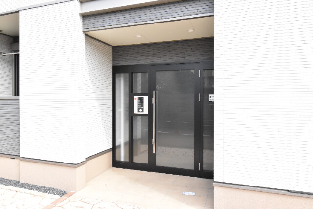 ��ʌ�����s�����R���ڂ̃A�p�[�g�̃G���g�����X