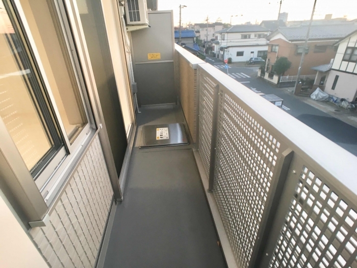 ��ʌ��z�J�s�ԓc�P���ڂ̃A�p�[�g�̃o���R�j�[