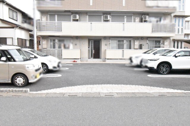 ��ʌ��z�J�s�ԓc�P���ڂ̃A�p�[�g�̒��ԏ�