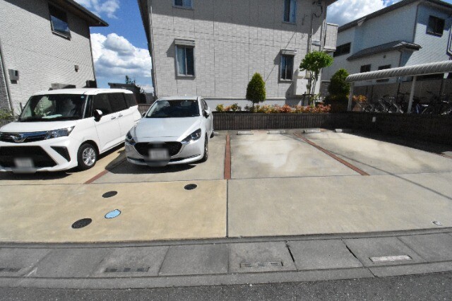 ��ʌ�����s�厚�����̃A�p�[�g�̒��ԏ�