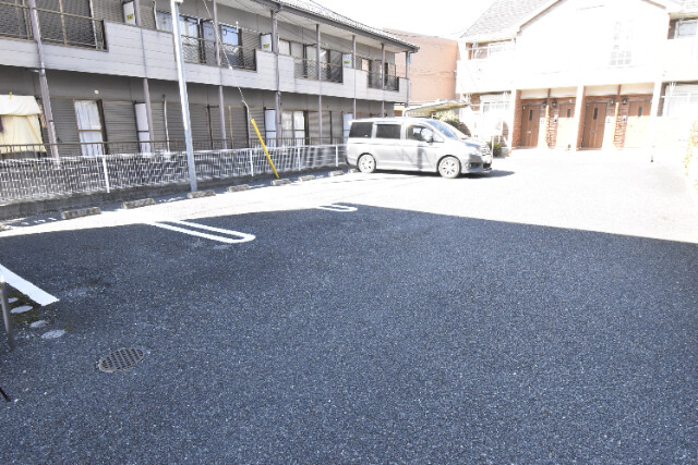 ��ʌ��������܎s���擹��Q���ڂ̃A�p�[�g�̒��ԏ�