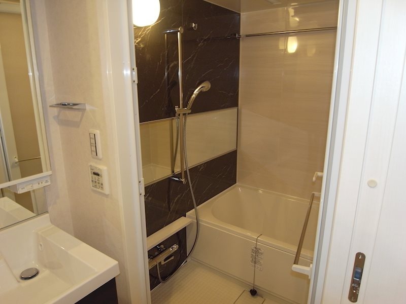 ��ʌ��������܎s��{��y�蒬�Q���ڂ̃}���V�����̃o�X