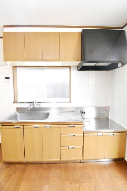 ��ʌ��������܎s��{��x�̓����P���ڂ̃A�p�[�g�̃L�b�`��