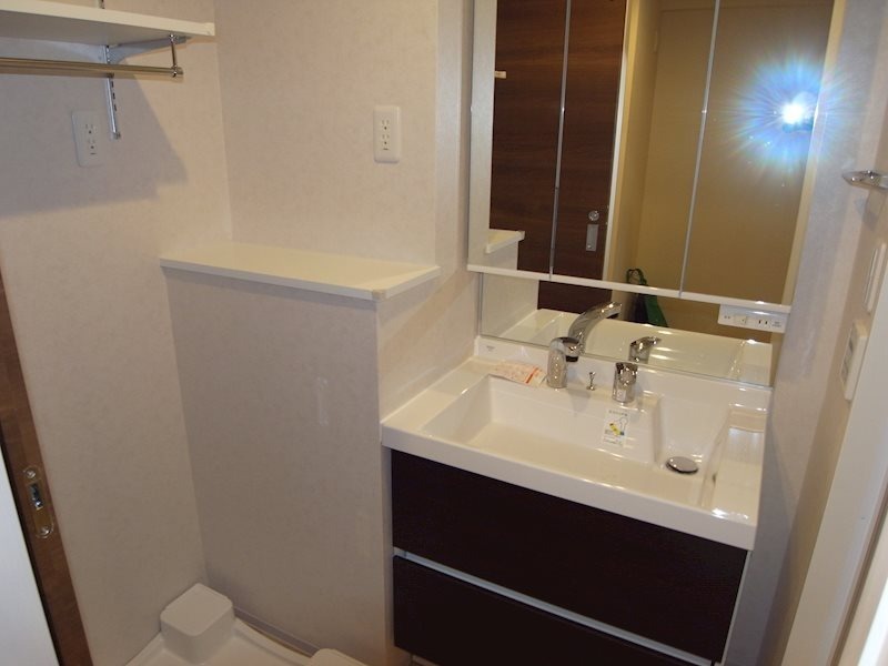 ��ʌ��������܎s��{��y�蒬�Q���ڂ̃}���V�����̐��ʏ�