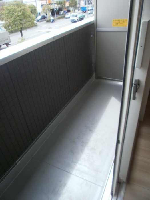 ��ʌ�����s�t���P���ڂ̃A�p�[�g�̃o���R�j�[