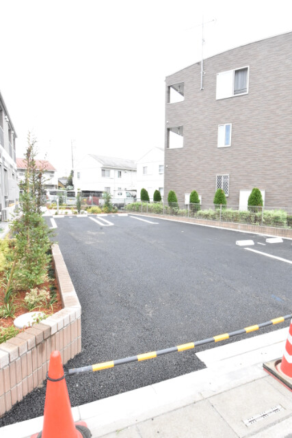 ��ʌ��������܎s����厚�w��̃A�p�[�g�̒��ԏ�