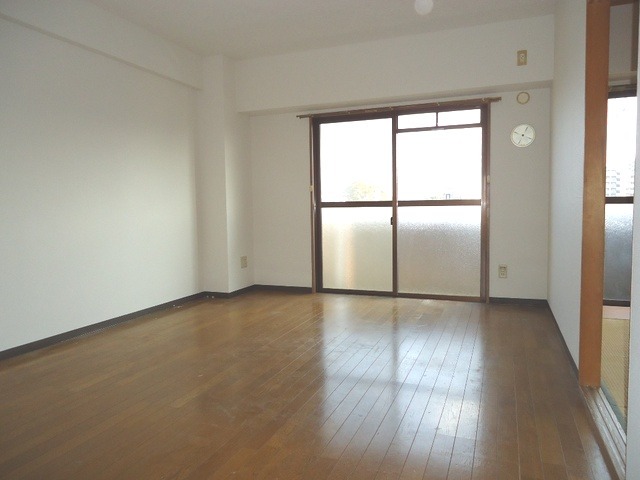 ��ʌ��������܎s�k��{�����̃}���V�����̋��ԁE���r���O