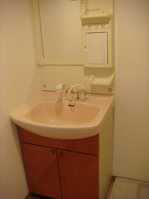 ��ʌ��������܎s�Y�a���؍�S���ڂ̃}���V�����̐��ʏ�