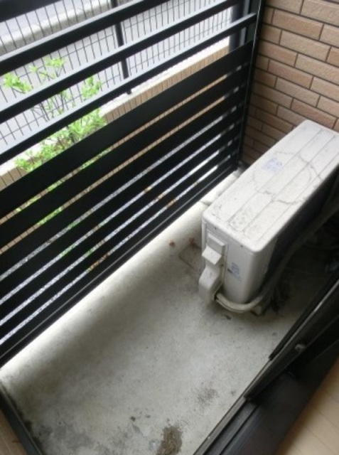 ��ʌ�����s��ԑ�Q���ڂ̃A�p�[�g�̃o���R�j�[