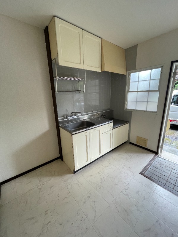 ��ʌ��������܎s�Y�a���؍�R���ڂ̃A�p�[�g�̋��ԁE���r���O