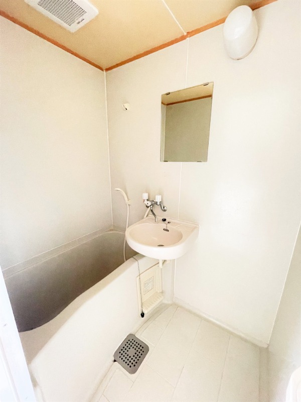 ��ʌ��������܎s�Y�a���؍�R���ڂ̃A�p�[�g�̃o�X